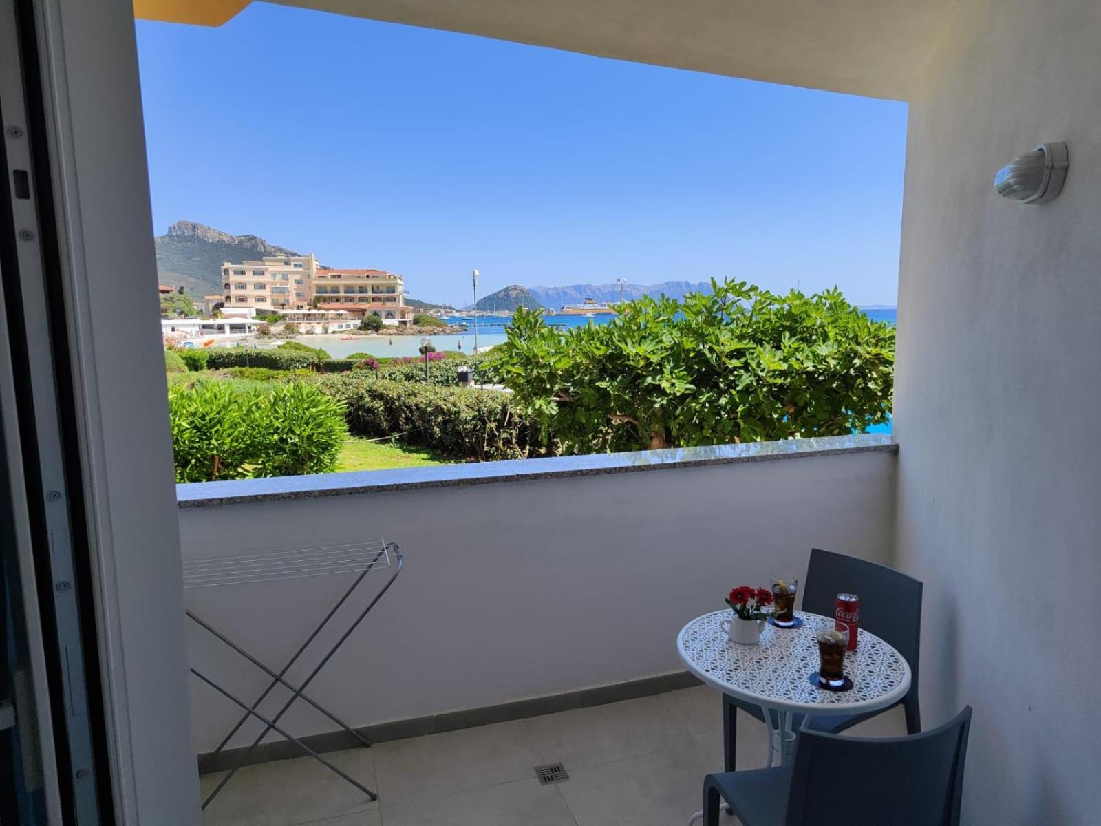 Rooms, Affittacamere Maksim Golfo Aranci Exterior foto